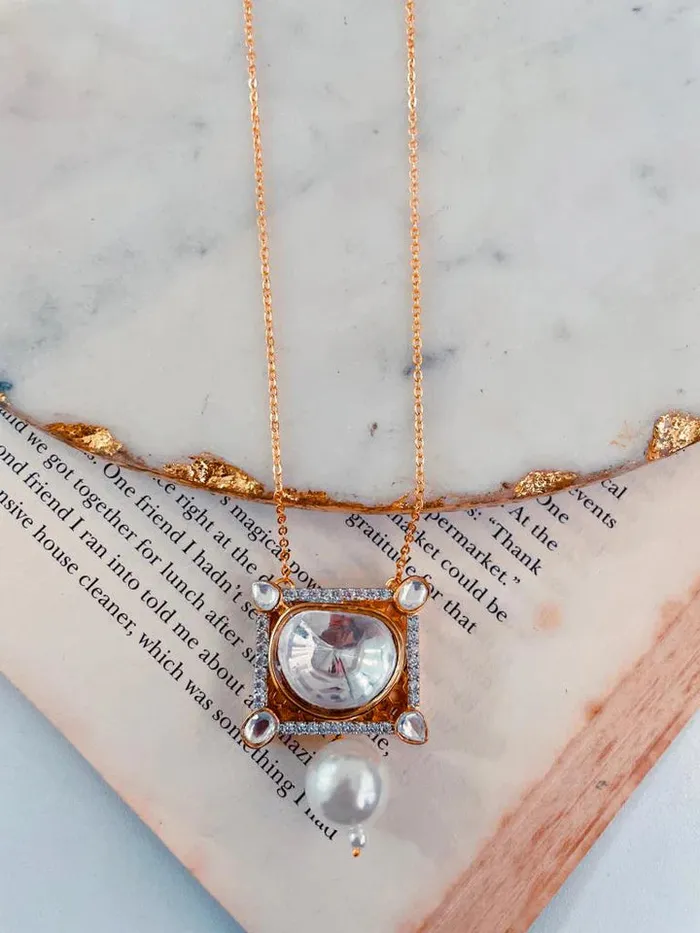 PRERTO ECOMMERCE PRIVATE LIMITED Necklaces Translucent Kundan Pendant Necklace